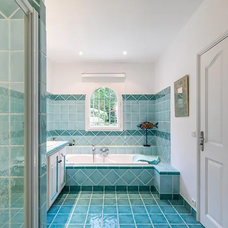 Magnificent House With Swimming Pool And Sea View 15 Minutes From Cannes *