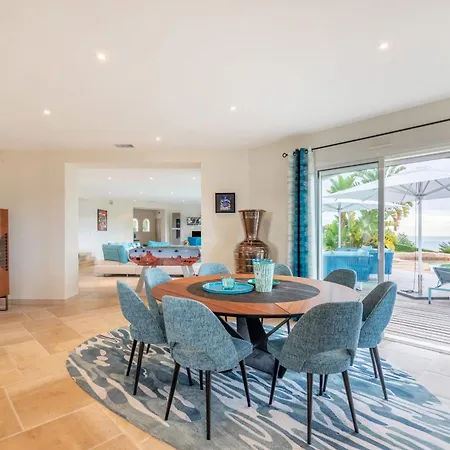 Magnificent House With Swimming Pool And Sea View 15 Minutes From Cannes